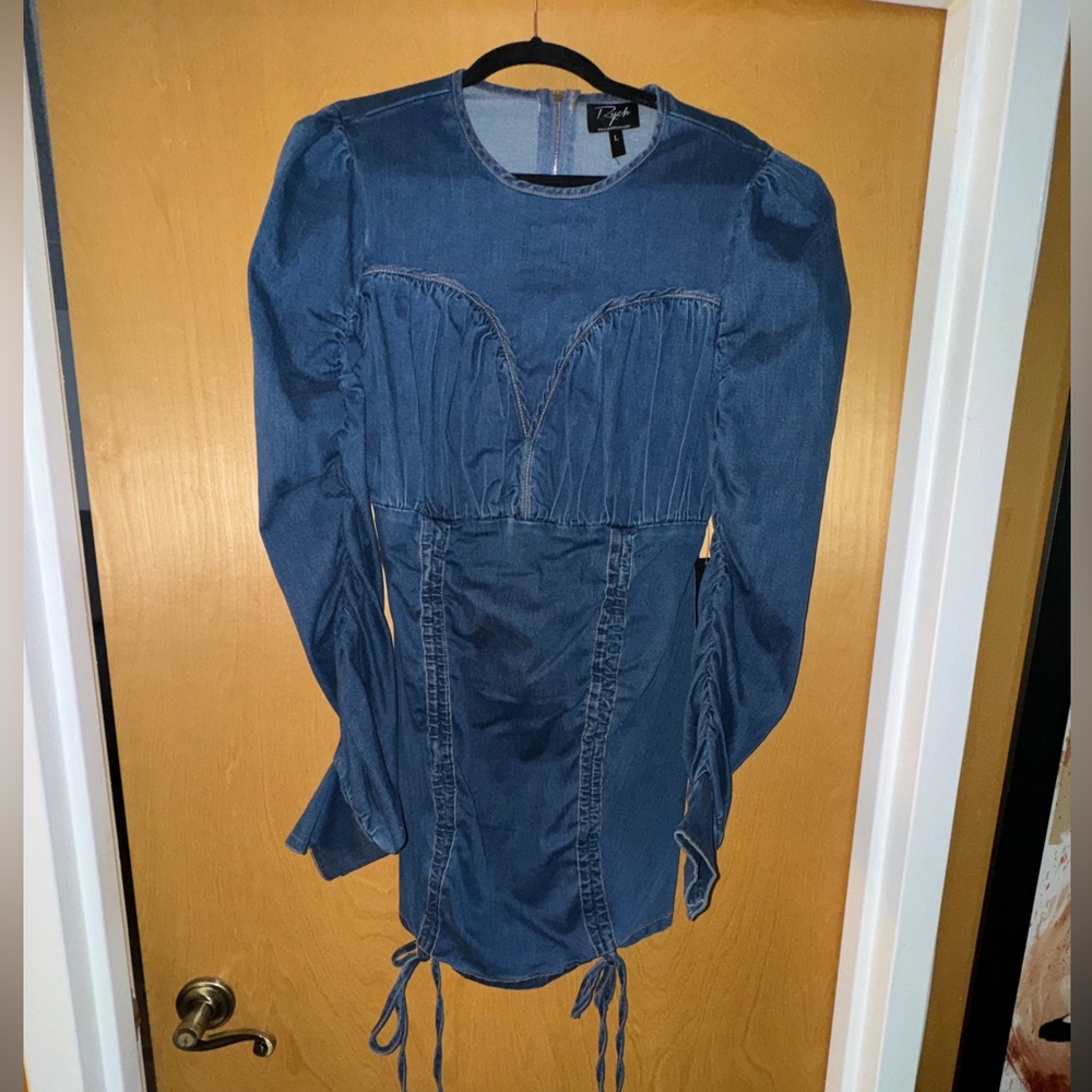 Long sleeve Denim dress with ruching details - Picture 3 of 7